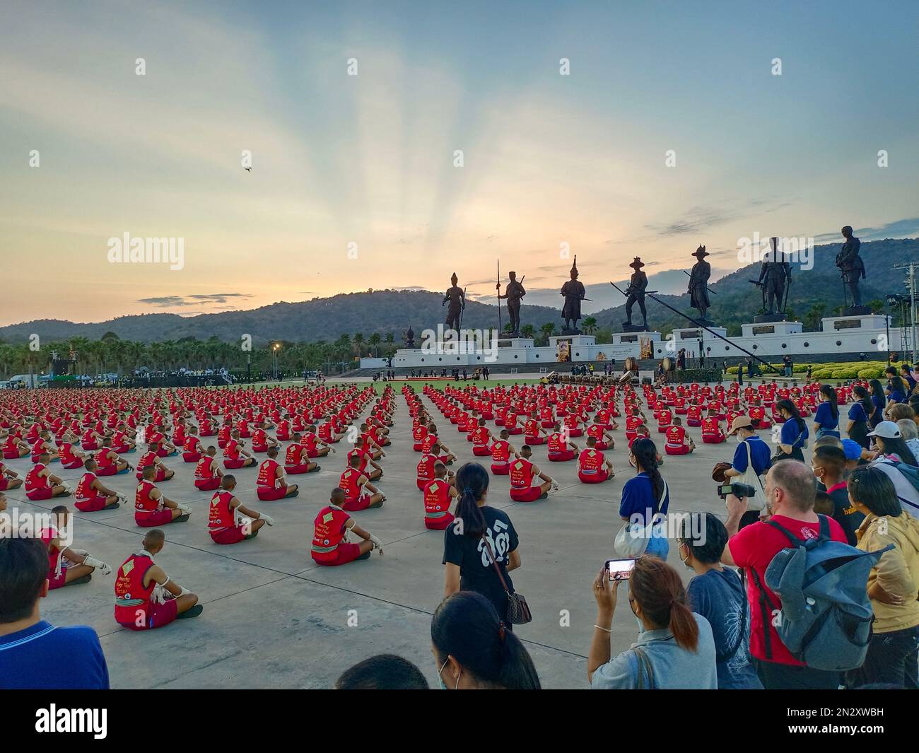 Neuer Guinness Weltrekord für die größte Anzahl von Muay Thai-Kämpfern, die sich an einem Ort versammelt haben, Ratchabhakti Park, Hua hin, Thailand Stockfoto