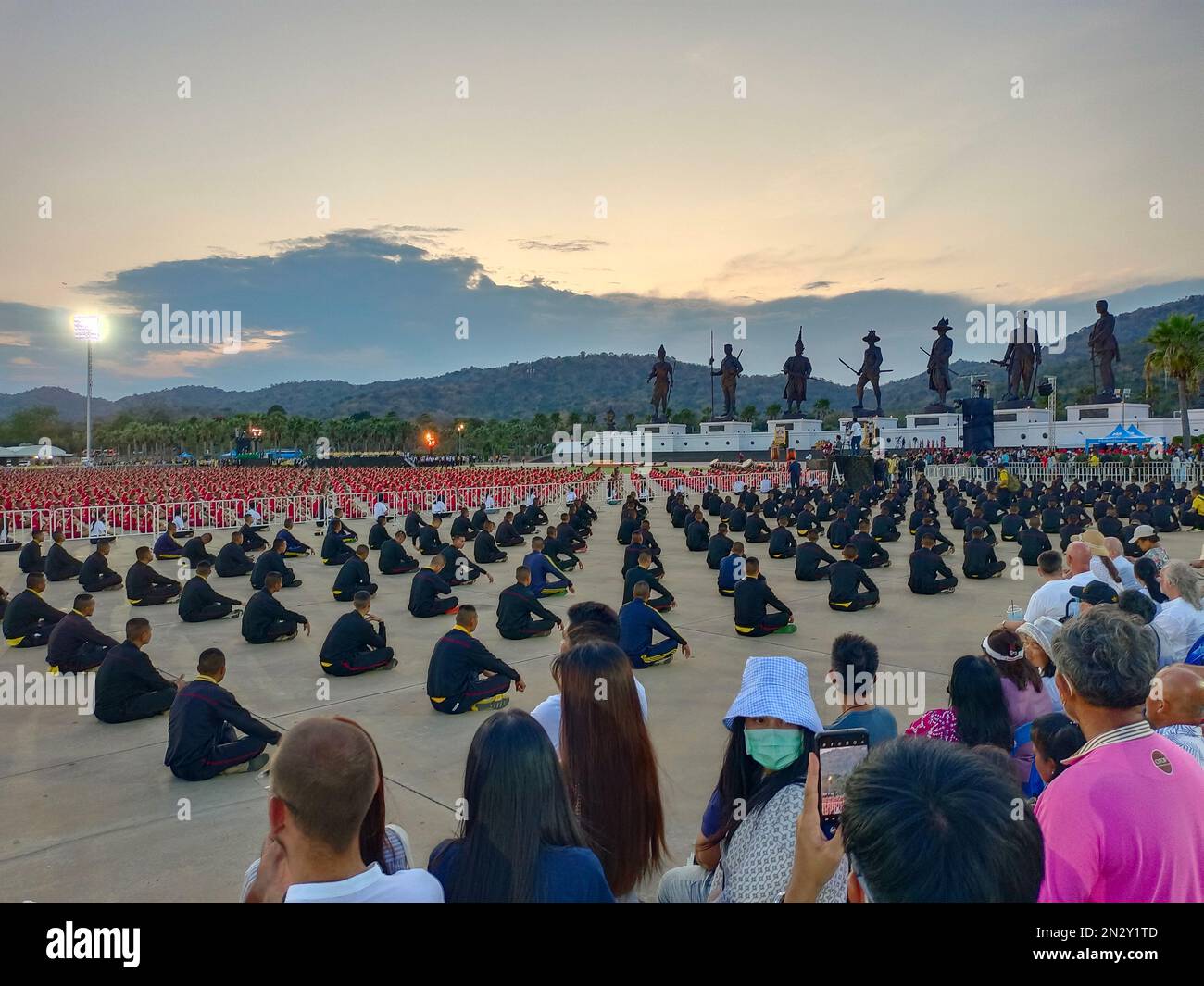 Neuer Guinness Weltrekord für die größte Anzahl von Muay Thai-Kämpfern, die sich an einem Ort versammelt haben, Ratchabhakti Park, Hua hin, Thailand Stockfoto