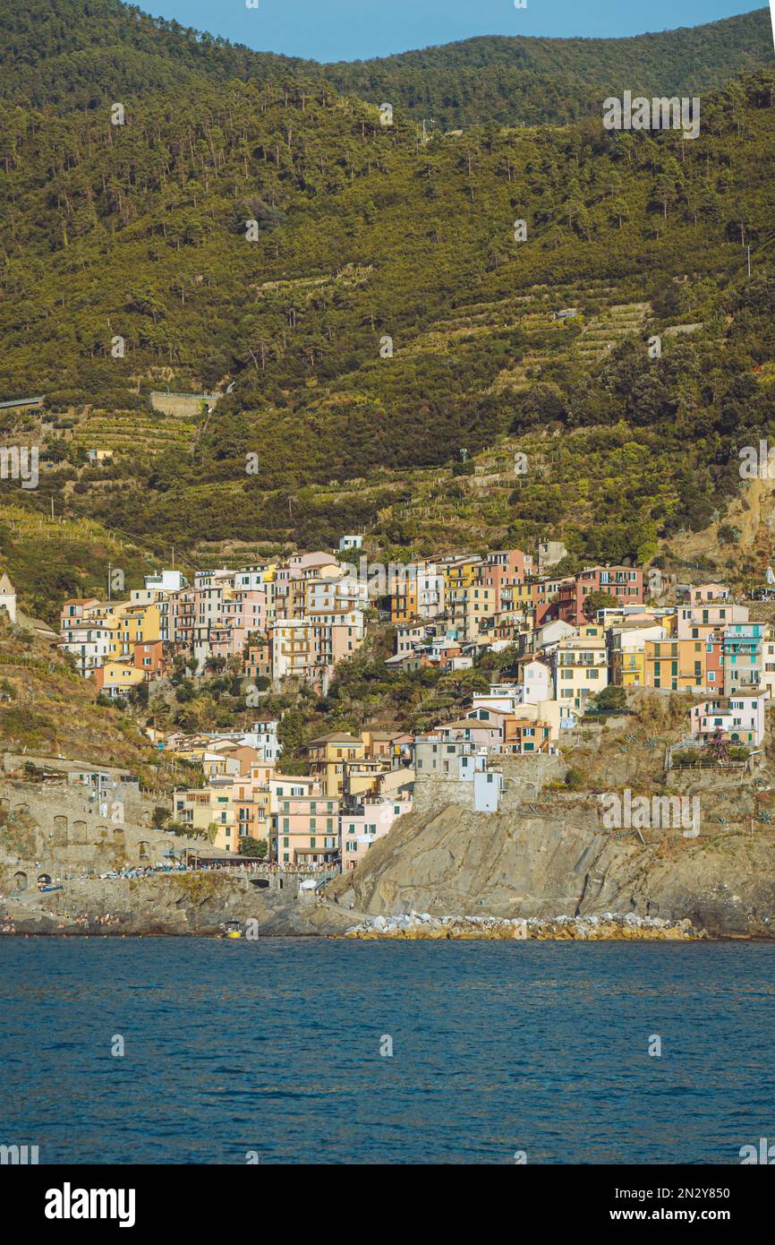 Cinque-Terre-Küste bei Sonnenuntergang in Italien Stockfoto