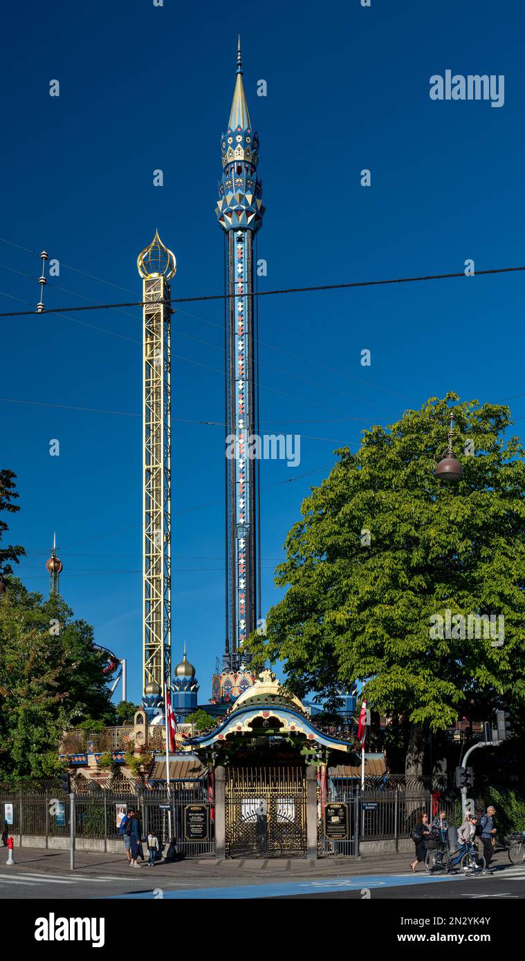 Tivoli Copenhagen Carousel Fotos Und Bildmaterial In Hoher Aufl sung Tivoli Copenhagen Carousel Fotos Und Bildmaterial In Hoher Aufl sung