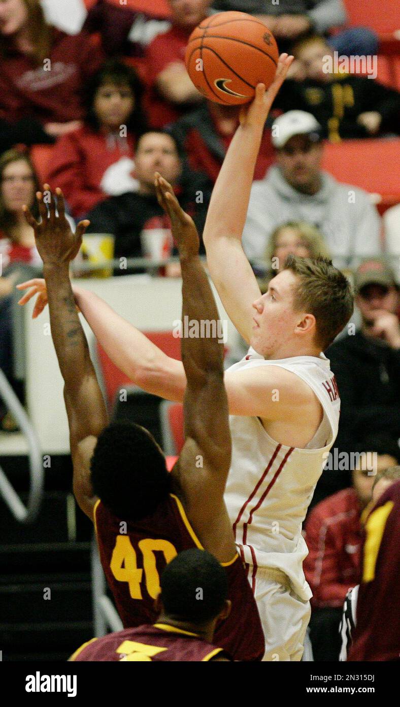 Washington State forward Josh Hawkinson (24) puts up a shot over