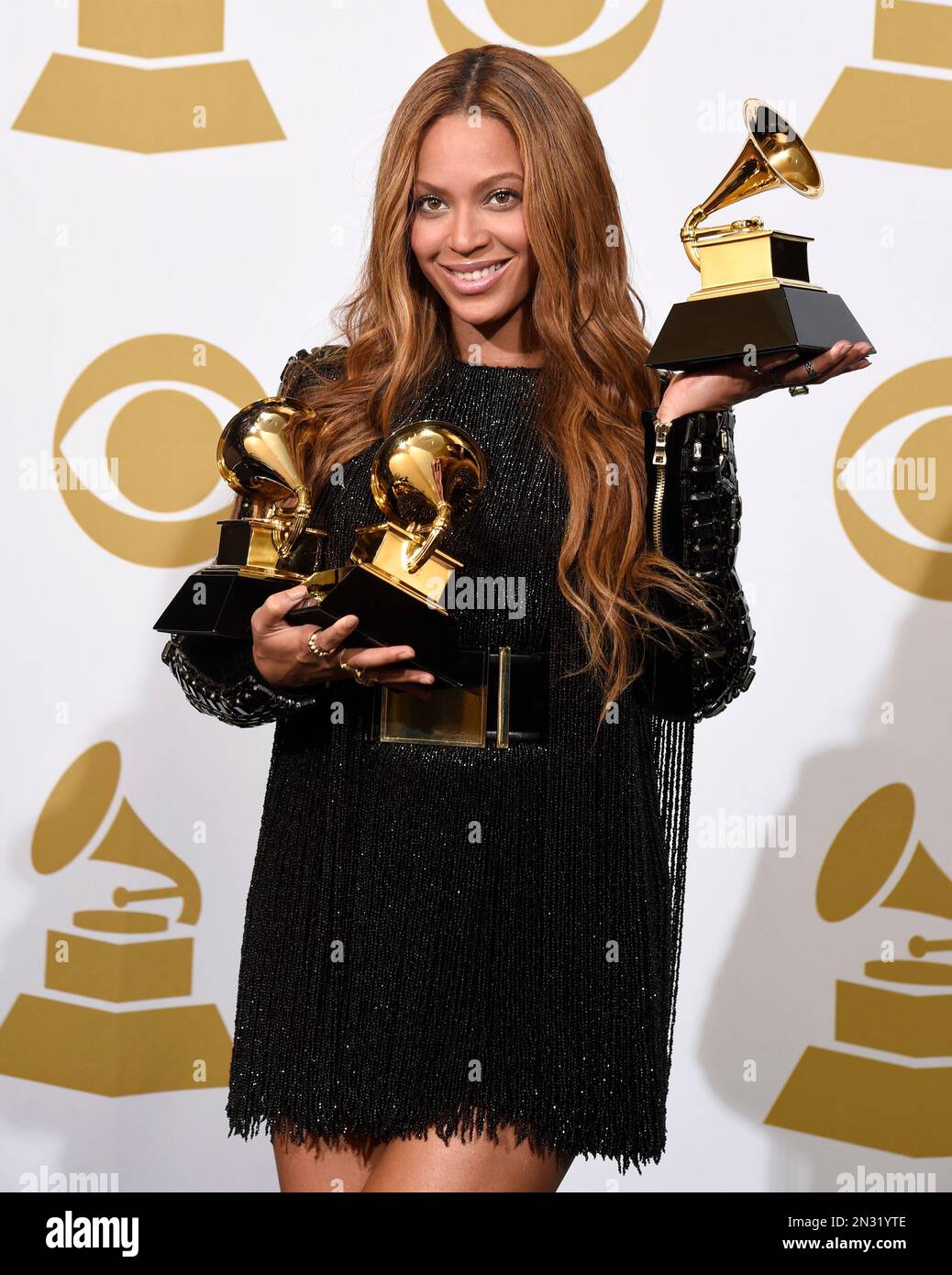 Beyonce poses in the press room with the awards for best R&B