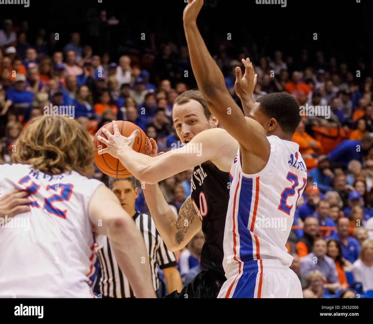 San Diego State's Matt Shrigley (40) defends the ball from Boise State's Montigo Alford (21) during the first half of an NCAA college basketball game in Boise, Idaho, on Sunday, Feb. 8, 2015. Boise State won 61-46. (AP Photo/Otto Kitsinger) Stockfoto