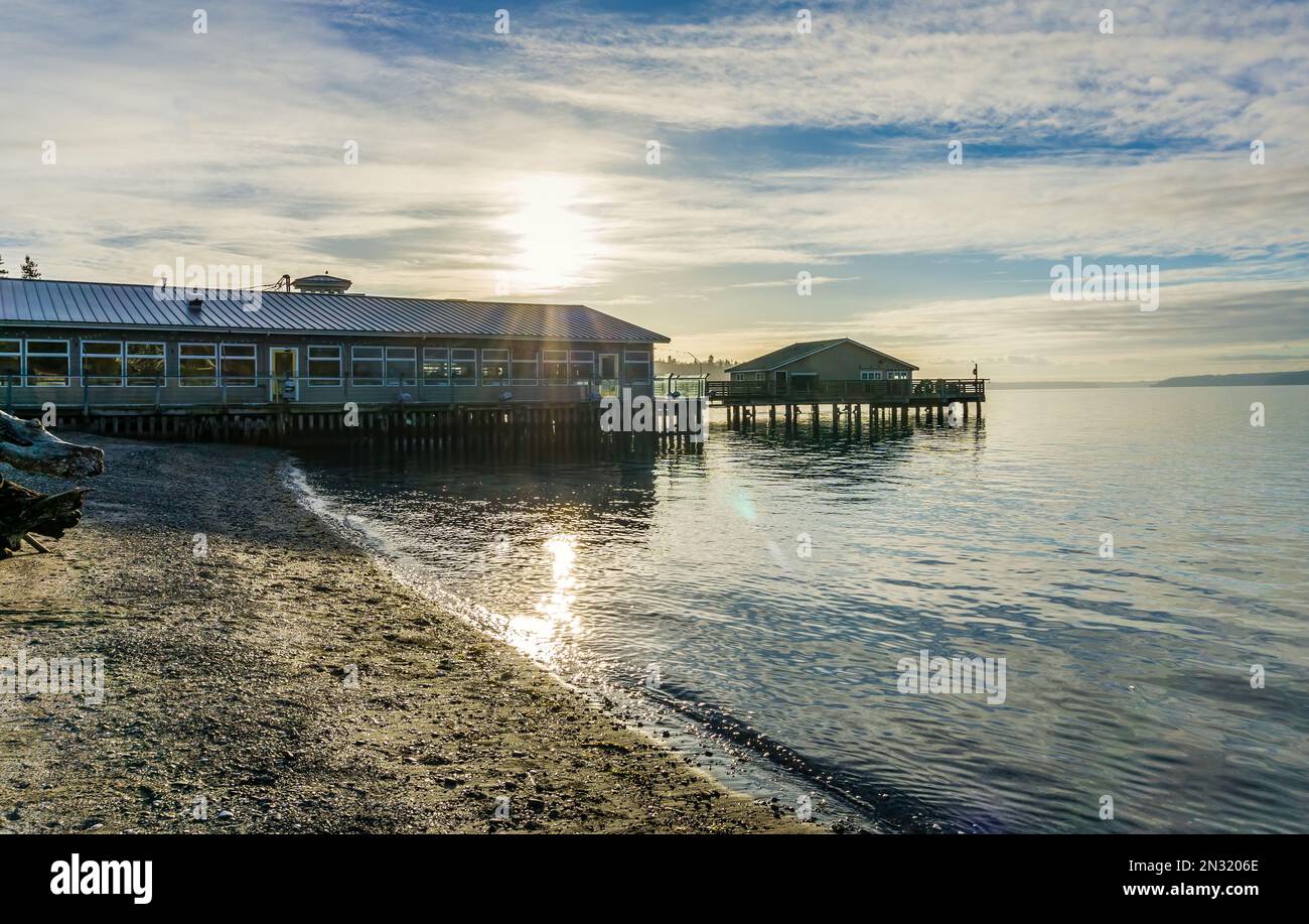 Am Pier in Redondo Beach, Washington, herrscht eine trübe Sonne. Stockfoto