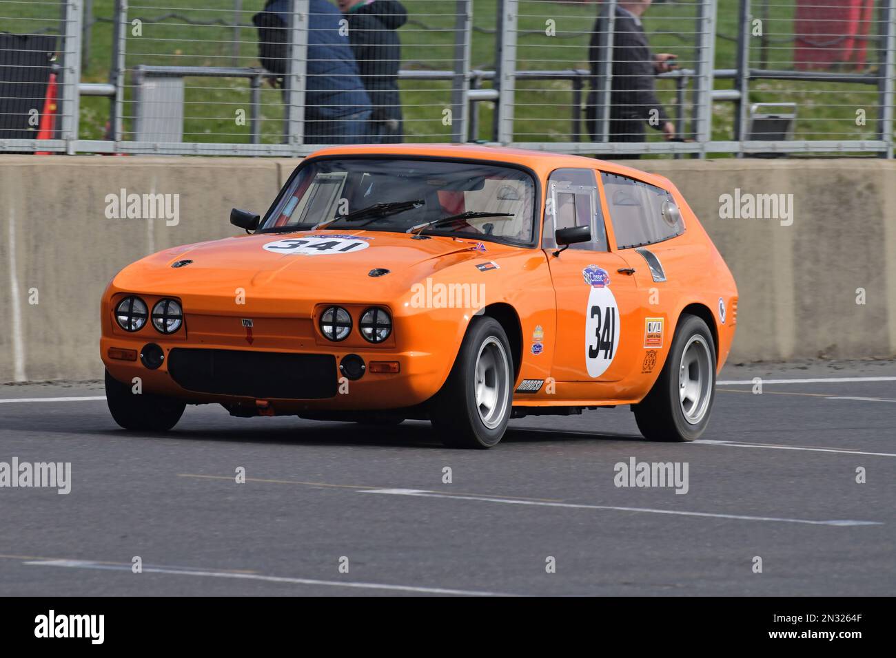 Phil Otley, Reliant Scimitar GTE SE5, Adams und Page Swinging Sixties, Gruppe 2, Autos über 2000cc, aufgeteilt in 6 Klassen G bis I, ein 40-minütiges Rennen Stockfoto