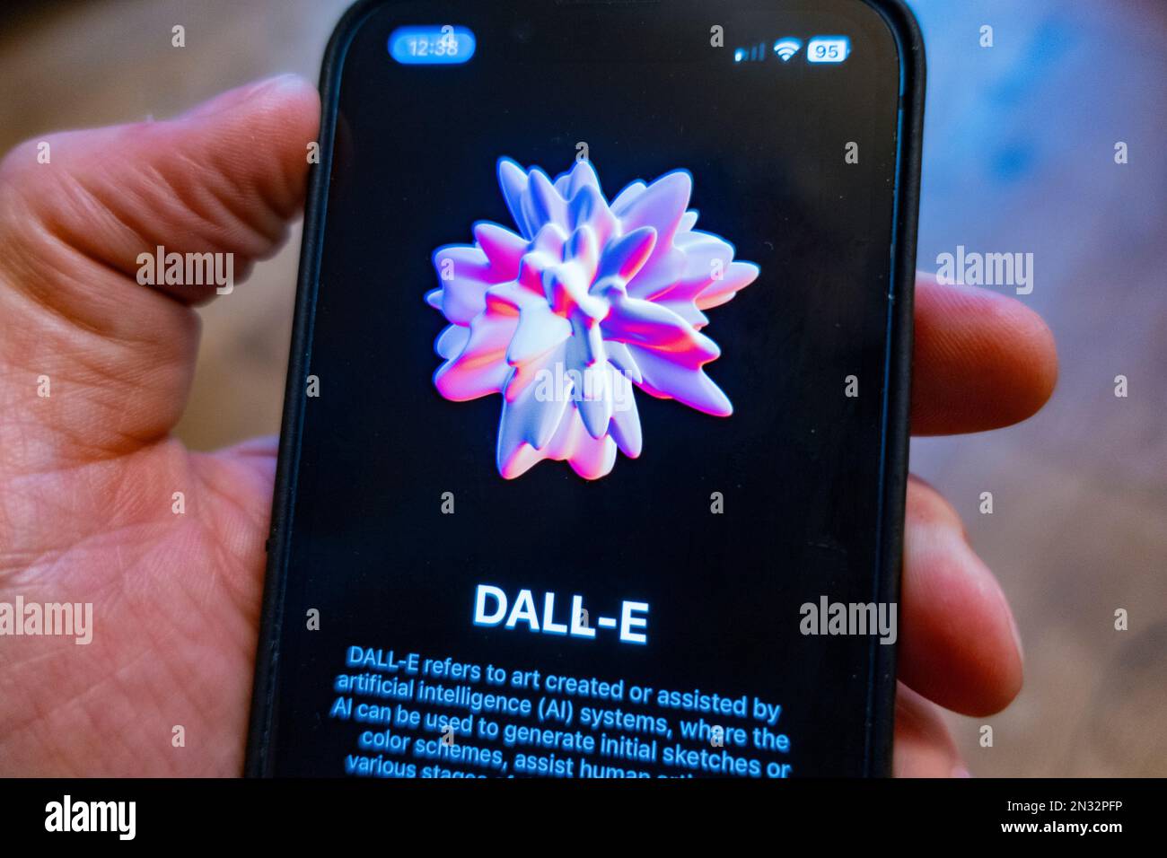 Das Dall-E-Logo des künstlichen Intelligenzsystems wird auf dem Bildschirm des Mobiltelefons angezeigt Stockfoto