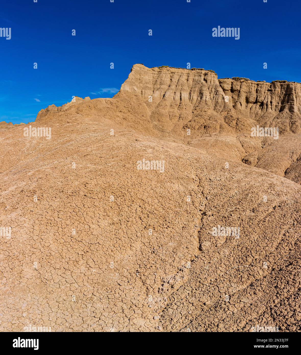 Ridgeline of Eroded Peaks auf dem Castle Trail, Badlands-Nationalpark, South Dakota, USA Stockfoto