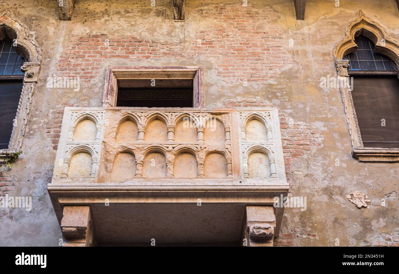 Balkon der Julia - Haus-Museum der Julia, beschrieben von William Shakespeare - historisches Zentrum von Verona, Veneto, Norditalien - Europa Stockfoto