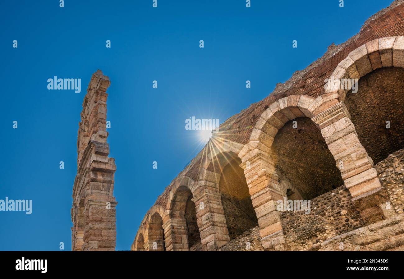 Arena di Verona, das römische Amphitheater, die Piazza Bra, Verona, Venetien, Italien, Europa Stockfoto