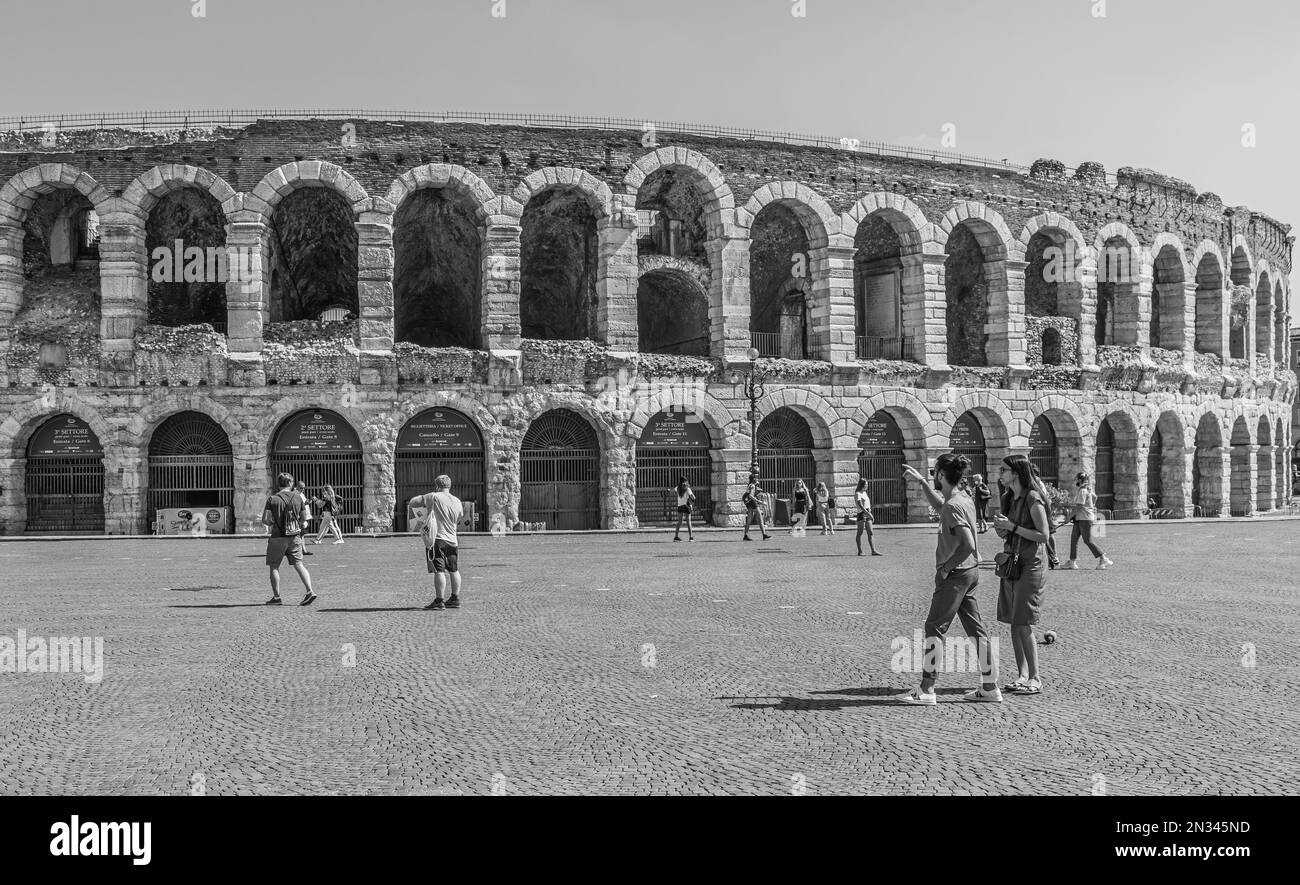 Arena di Verona, das römische Amphitheater, die Piazza Bra, Verona, Venetien, Italien, Europa Stockfoto