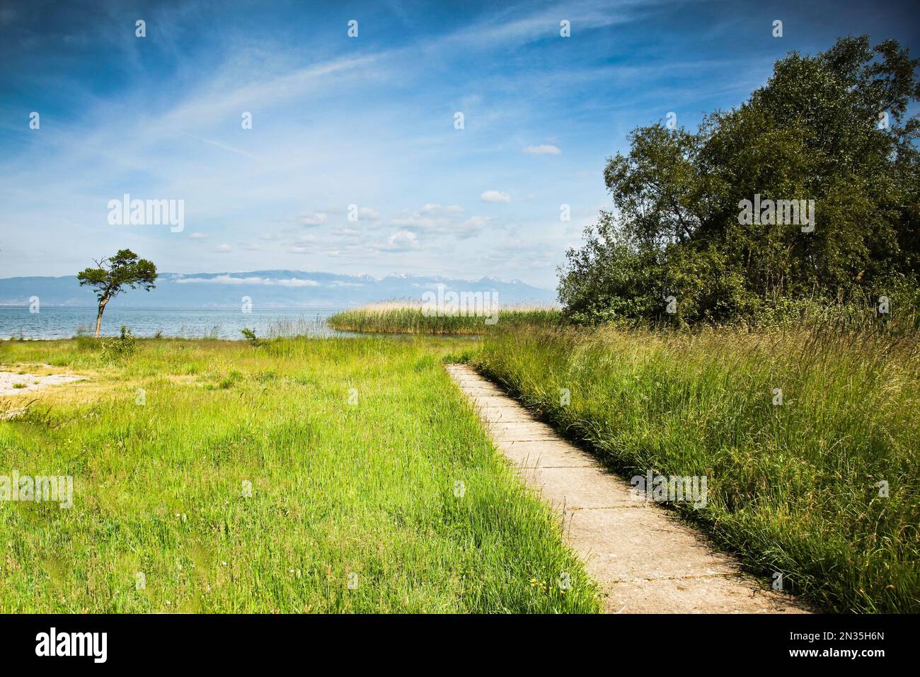 Fußweg zum Ohrid-See in Nordmazedonien Stockfoto