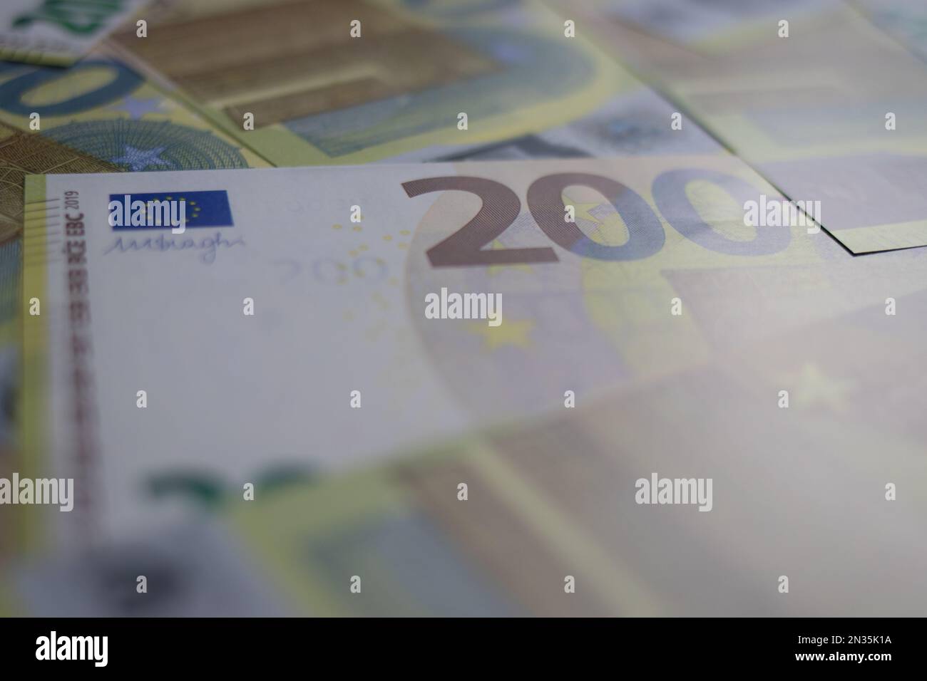 Nahaufnahme von 200-Euro-Banknoten Stockfoto