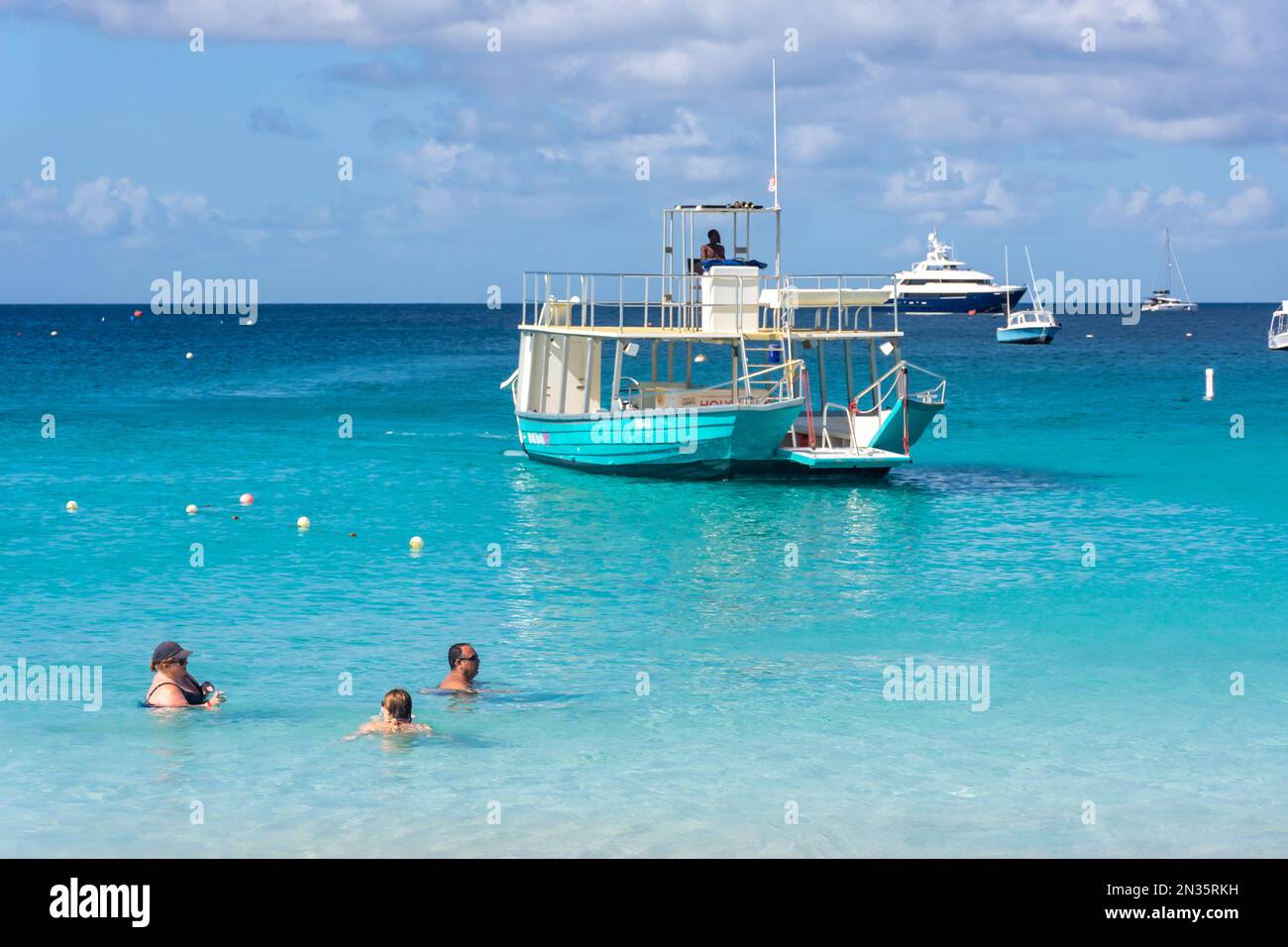Schnorchelausflug mit dem Boot am Bayshore Beach, Carlisle Bay, Bridgetown, St Michael Parish, Barbados, Kleine Antillen, Karibik Stockfoto