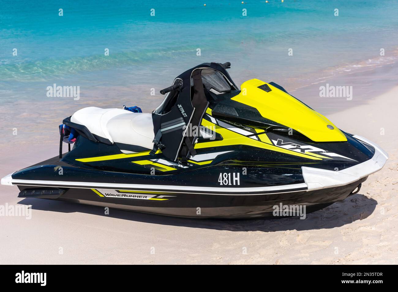 Yamaha Waverunner Jet-Ski am Bayshore Beach, Carlisle Bay, Bridgetown, St Michael Parish, Barbados, Kleine Antillen, Karibik Stockfoto