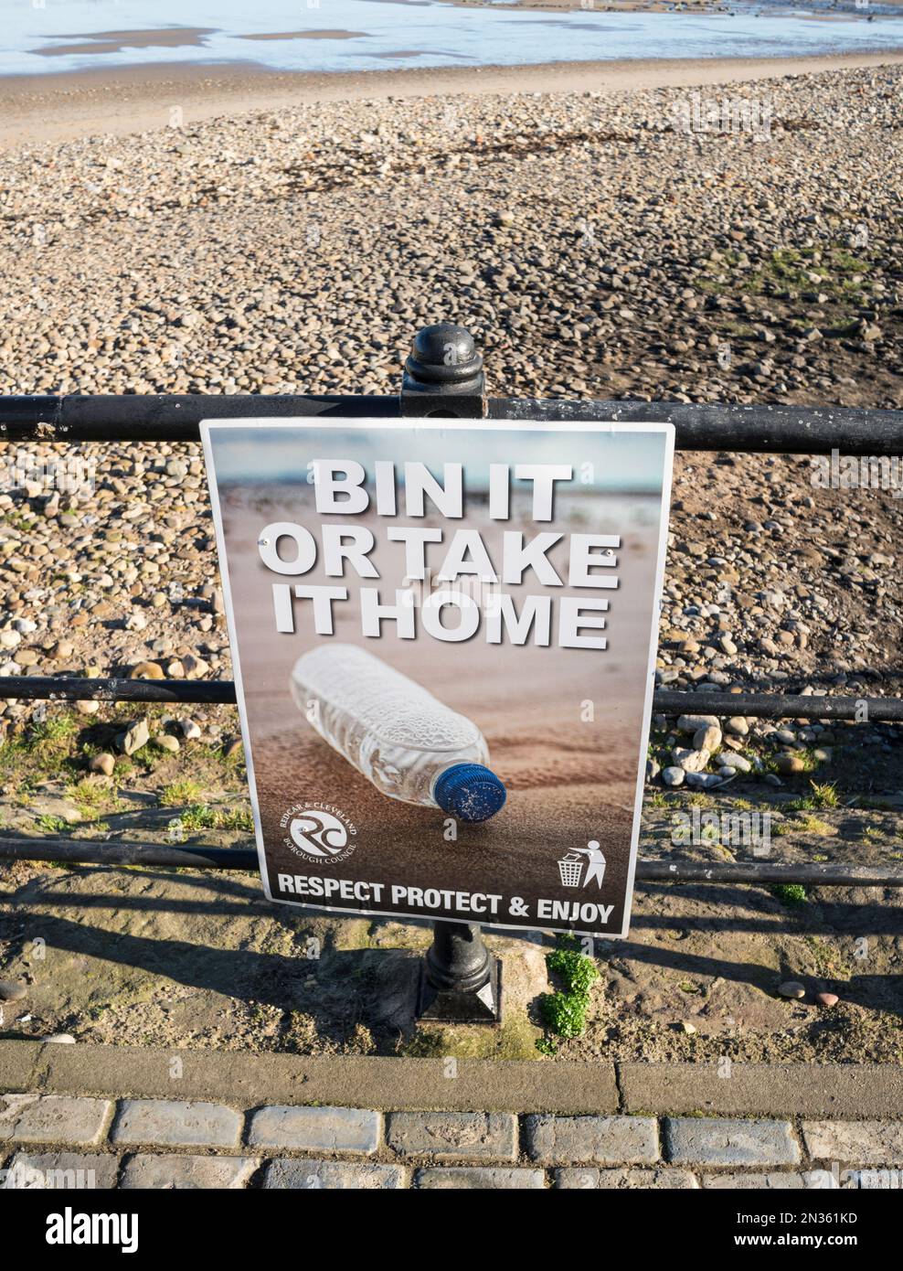 Hinweis, bin es oder nimm es mit nach Hause, Abfallvermeidung, Saltburn, North Yorkshire, England, UK Stockfoto