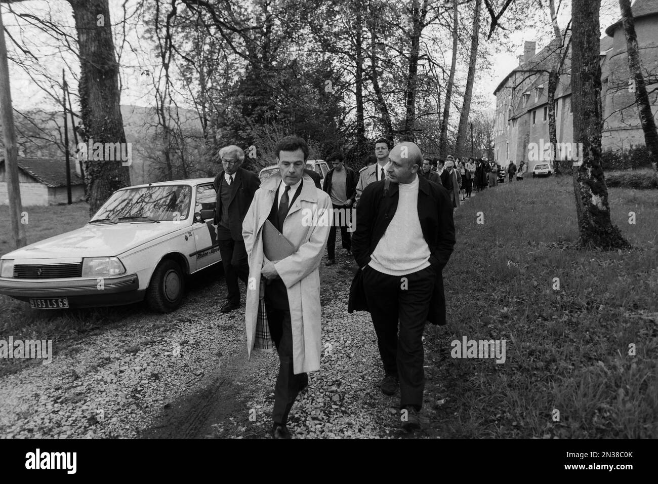 Theatergesellschaft besucht Paul Claudel Geburtsort, Brangues, Isere, Frankreich, April 1989 Stockfoto