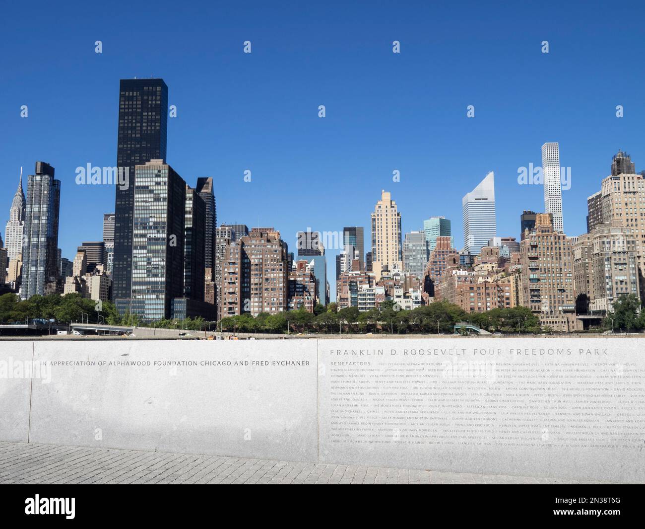 Skyline von East Manhattan vom Four Frealties Park, Roosevelt Island, New York, USA Stockfoto