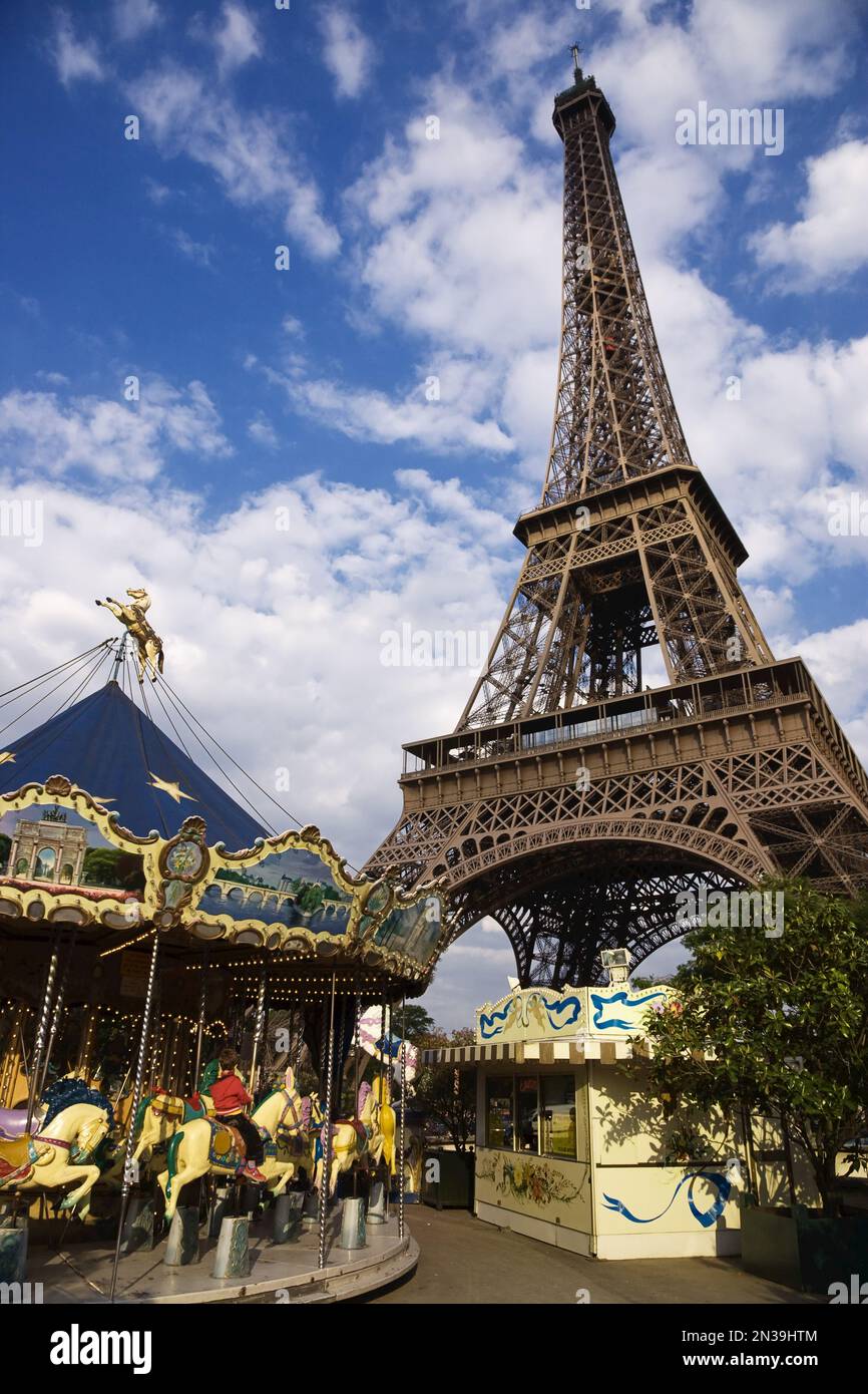 Karussell und Eiffelturm, Paris, Frankreich Stockfoto