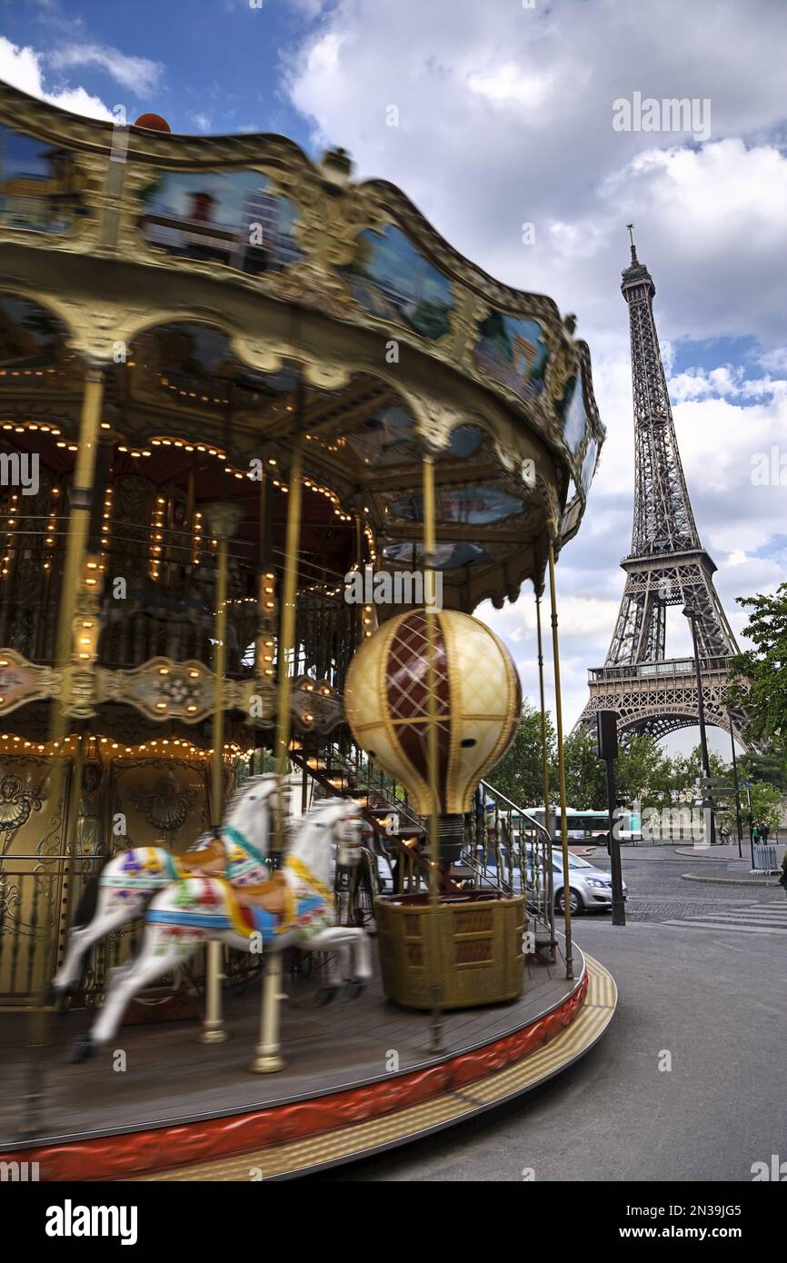 Karussell und Eiffelturm, Paris, Frankreich Stockfoto