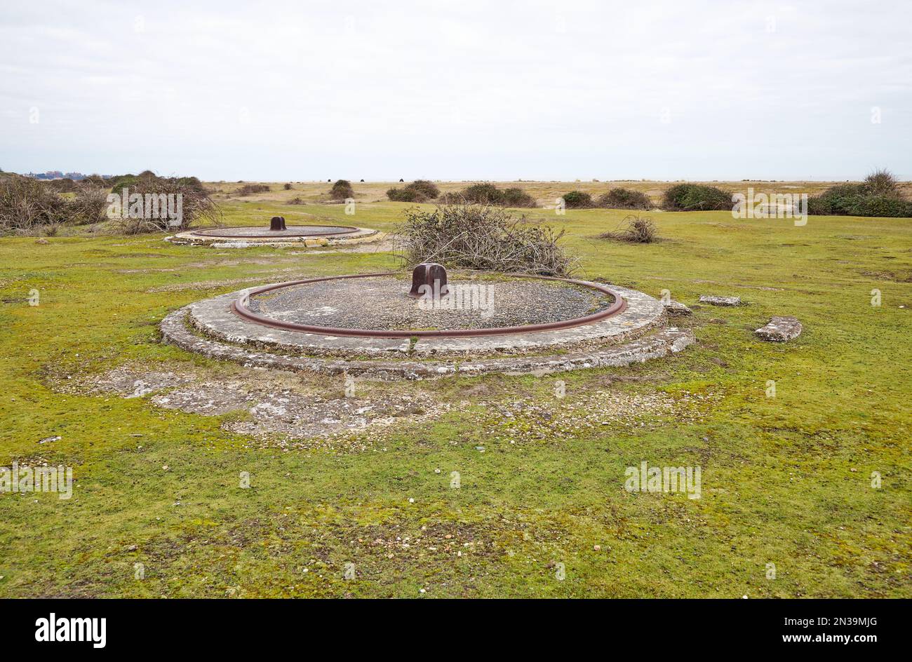 Alte Küstenverteidigungswaffe in Felixstowe, Großbritannien Stockfoto