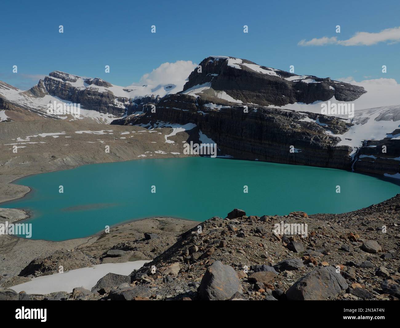 Eisbergsee stromaufwärts von oberhalb der Bow Falls, der Quelle des Bow River Stockfoto