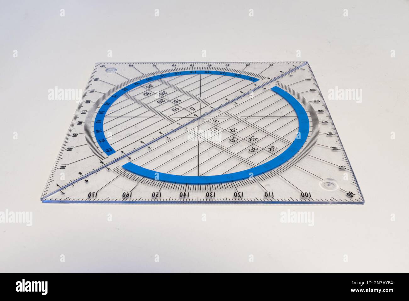 Zwei Geo-Dreiecke bilden einen Kreis von 360 Grad Stockfoto