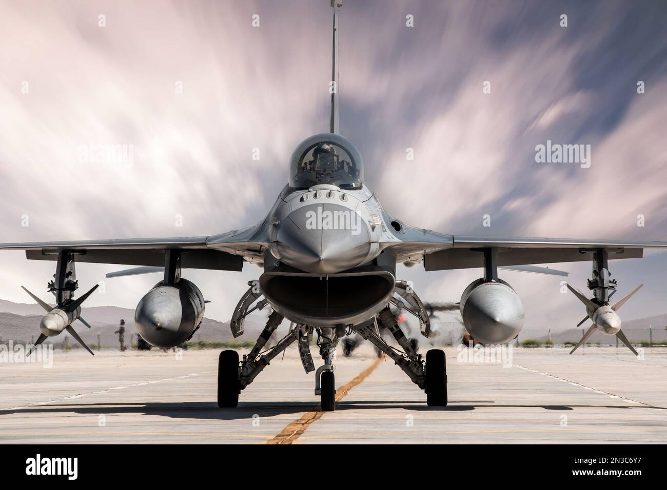 Konya, Türkei - 07 01 2021: Anatolian Eagle Air Force übt 2021 F16 Kampfjet in Rollposition in der Türkei aus Stockfoto