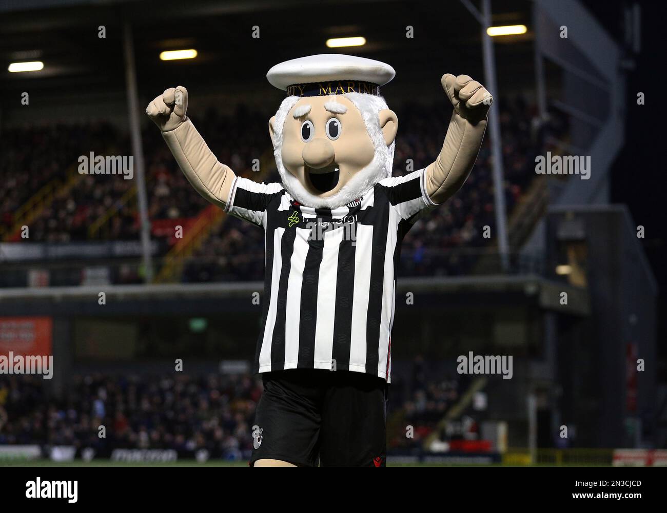 Grimsby Town maskiert den May Mariner während der vierten Wiederholung des FA Cup im Blundell Park, Cleethorpes. Foto: Dienstag, 7. Februar 2023. Stockfoto