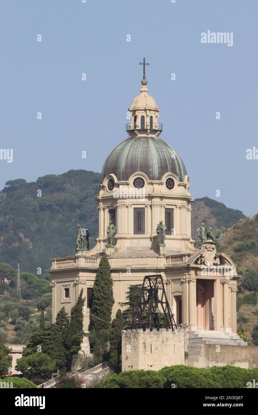 Kirche Christi des Königs (Cristo Re Kirche), Militärschrein von Messina, Sizilien, Italien, September 2022. Stockfoto