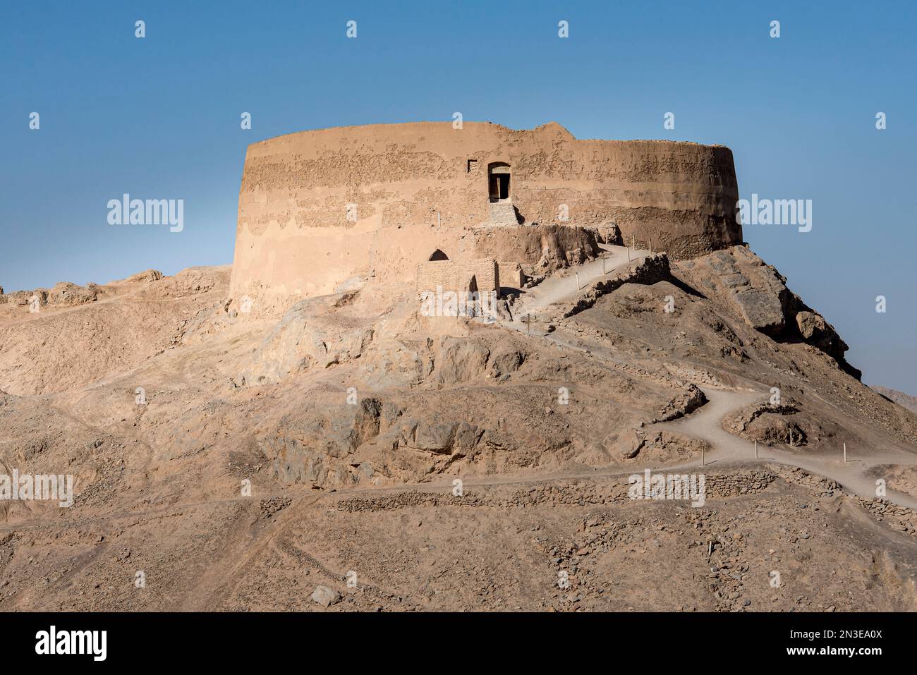 Ruined Zoroastrian, Tower of Silence, outside Yazd; Yazd Province, Iran Stockfoto