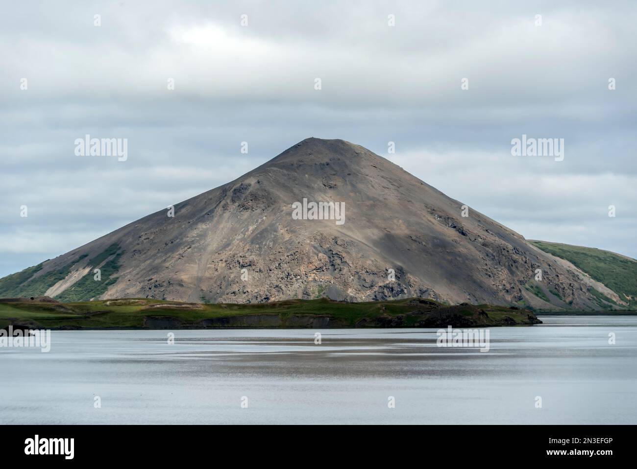 Das Gebiet um den Myvatn-See, eine der geologisch aktivsten Regionen Islands; Myvatn-See, Nordisland, Island Stockfoto
