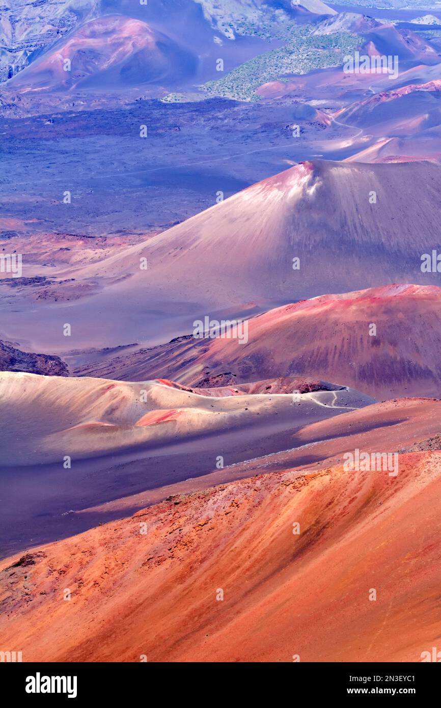 Schlackenzapfen im Haleakala-Krater; Haleakala-Nationalpark, Maui, Hawaii, Vereinigte Staaten von Amerika Stockfoto