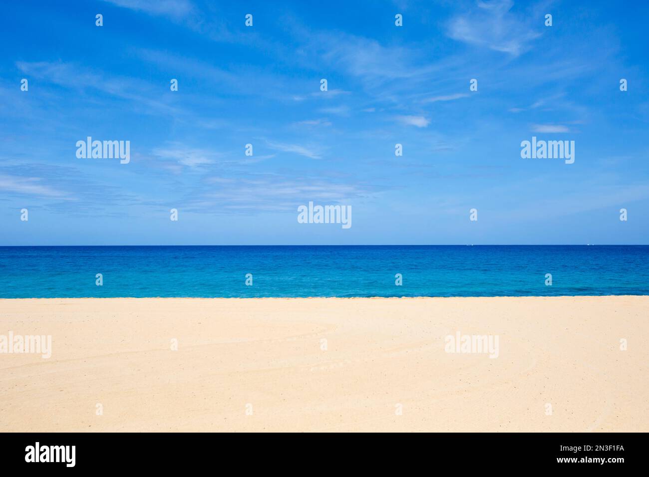 Blick vom Wasser des Hulopo'e Beach in Manele Bay; Lanai, Hawaii, Vereinigte Staaten von Amerika Stockfoto