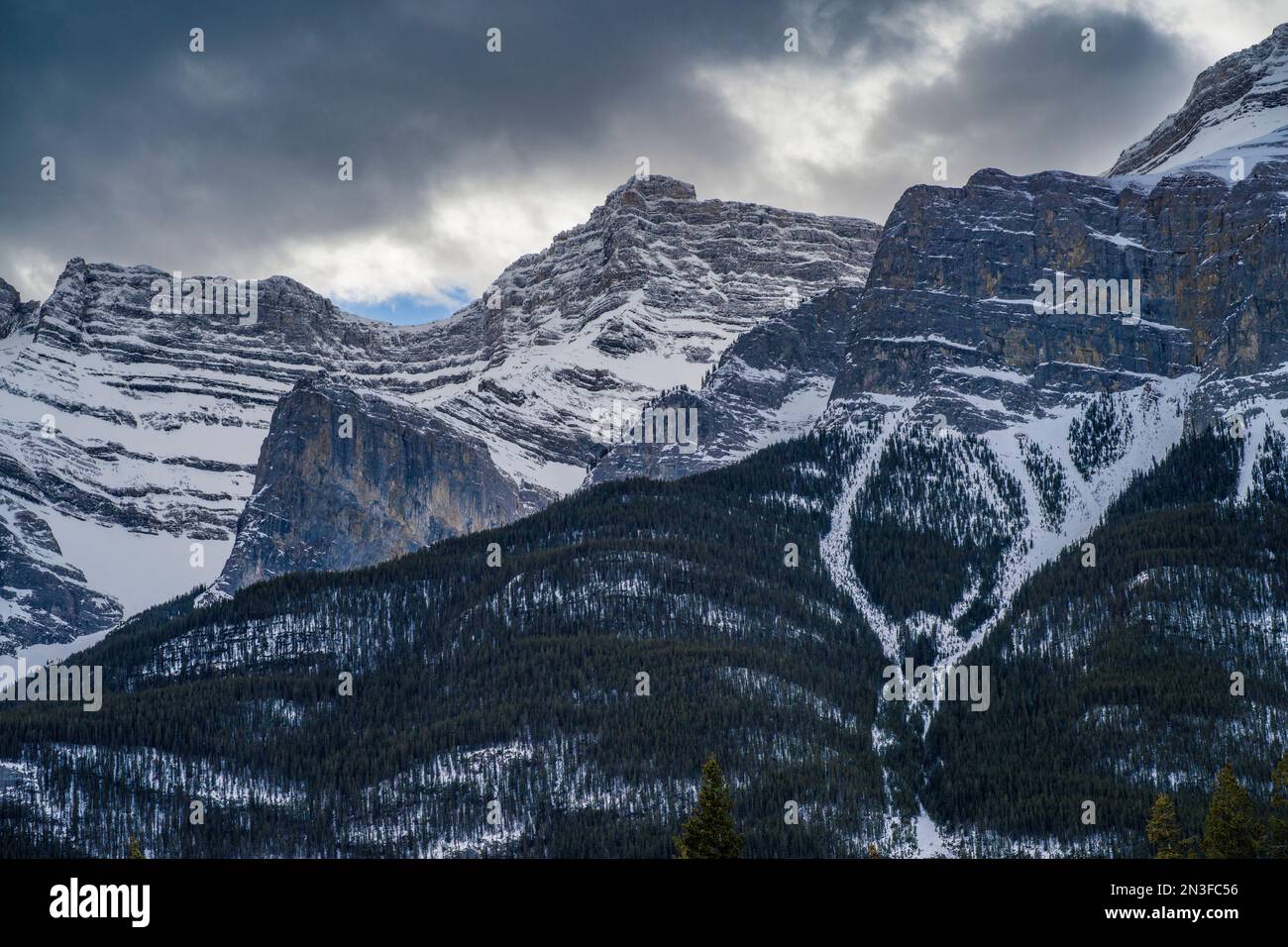 Die rauen Rocky Mountains im Banff National Park, Banff, Alberta, Kanada Stockfoto