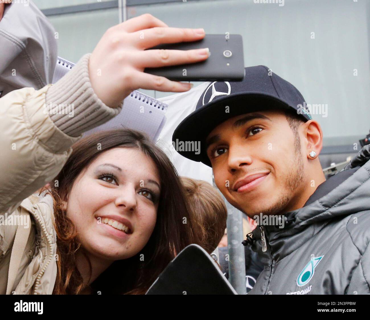 Britain's F1 Mercedes driver and world champion Lewis Hamilton makes a selfie with fans at the Mercedes "Stars&Cars" event in Stuttgart, Germany, Saturday, Nov. 29, 2014. (AP Photo/Michael Probst) Stockfoto
