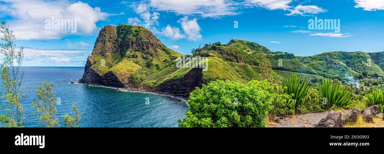 Panoramablick auf Kahakuloa Bay Beach auf Maui, Hawaii, USA; Maui, Hawaii, Vereinigte Staaten von Amerika Stockfoto