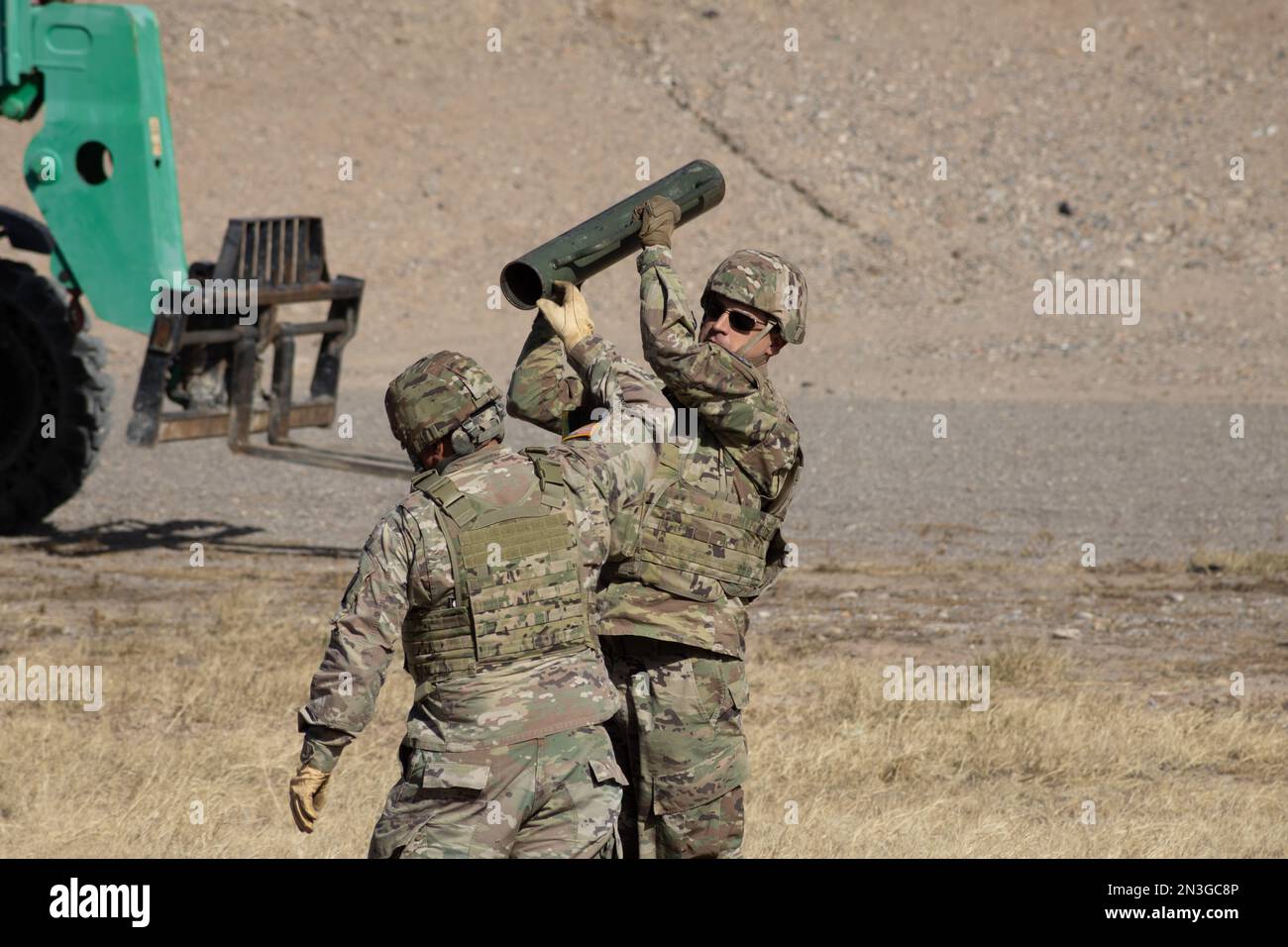 Juarez, Mexiko 01-07-2023: Mitarbeiter der texanischen Nationalgarde kommen auf Befehl des Gouverneurs von Texas an der Grenze zu Juarez, El Paso an, um Migranten abzuhalten Stockfoto