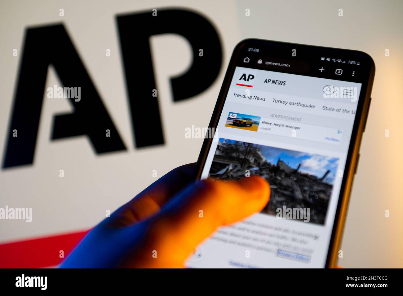 Polen. 07. Februar 2023. In dieser Fotoabbildung wird ein AP News-Agenturlogo auf einem Smartphone angezeigt. (Foto: Mateusz Slodkowski/SOPA Images/Sipa USA) Guthaben: SIPA USA/Alamy Live News Stockfoto