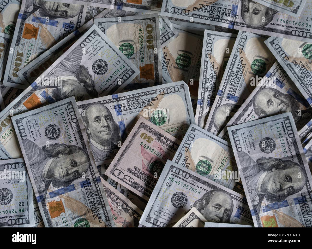 100-Dollar-Banknoten. Offizielle Währung der Vereinigten Staaten von Amerika. 100-Dollar-Scheine, amerikanische US-Dollar-Scheine im Gegenzug. Stockfoto 100-Dollar-Banknoten. Offizielle Währung der Vereinigten Staaten von Amerika. 100-Dollar-Scheine, amerikanische US-Dollar-Scheine im Gegenzug. Stockfoto