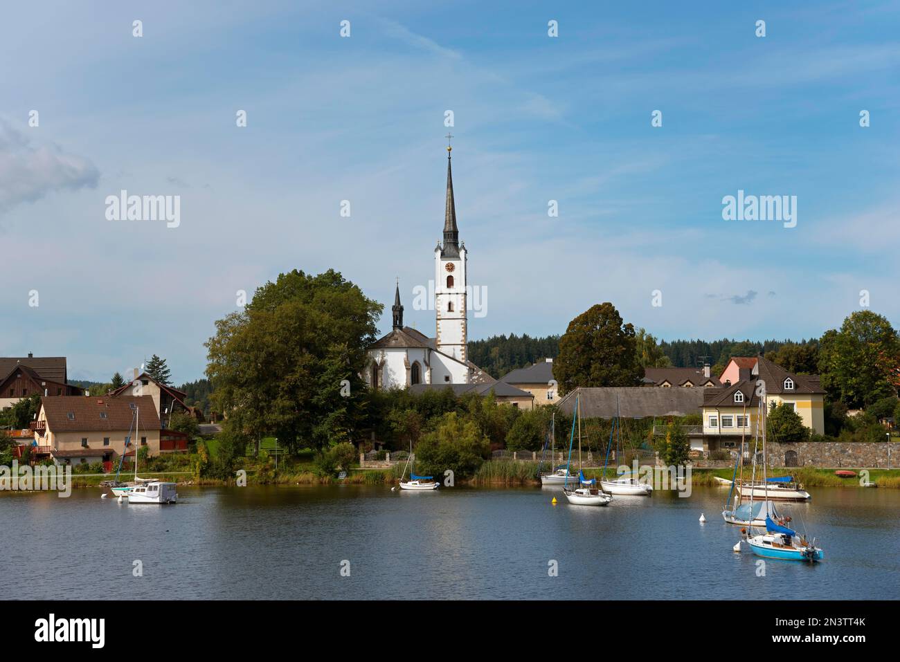 Frymburk, Friedberg mit St. Bartholomew's Church, Lipno Reservoir, okres Cesky Krumlov, Region Jihocesky kraj, Südböhmen, Tschechische Republik Stockfoto