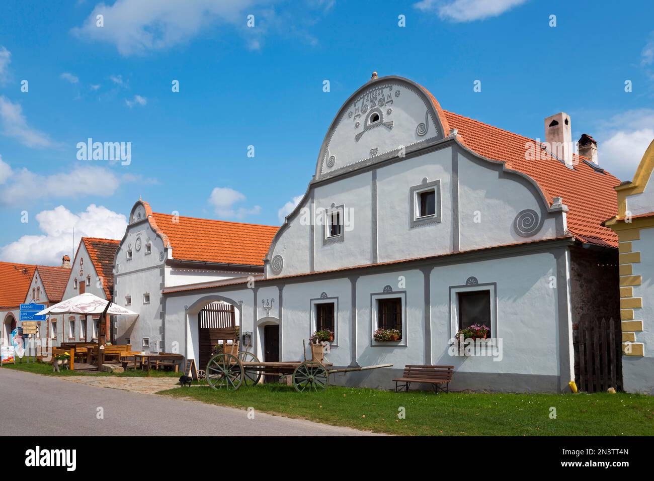 Betriebe im südböhmischen Bauernbarock, Holasovice, Hollschowitz, Gemeinde Jankov, okres Ceske Budejovice, Budweis-Bezirk, Jihocesky Stockfoto