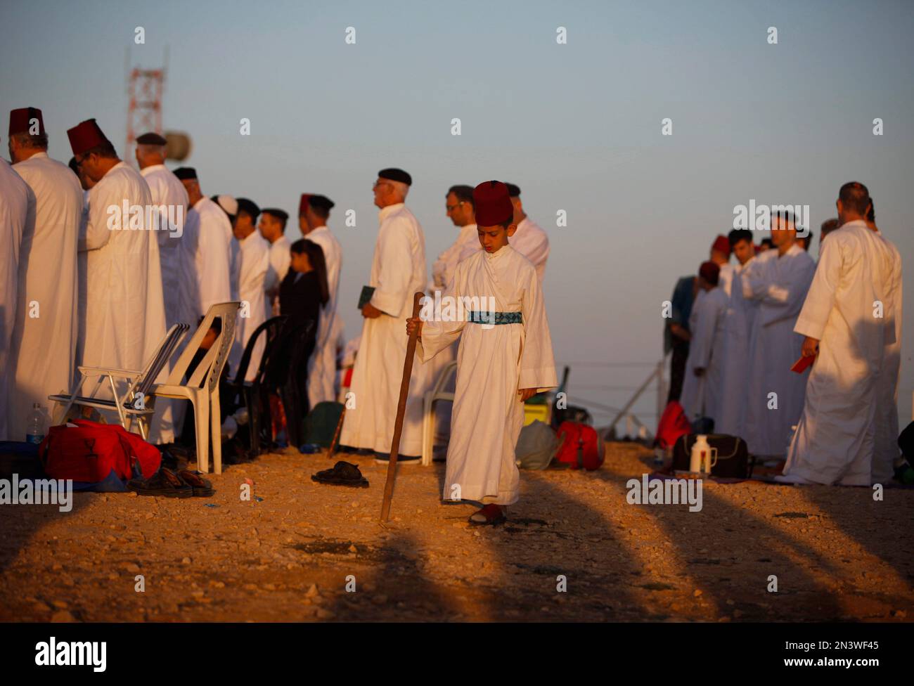 Members of the ancient Samaritan community mark the Sukkot holiday, known as the Feast of the Tabernacles, at the religion's holiest site on Mount Gerizim, near the West Bank town of Nablus, early Wednesday, Oct. 8, 2014. According to tradition, the Samaritans are descendants of Jews who were not deported when the Assyrians conquered the area in the 8th century B.C. Of the small community of close to 700 people, who adhere to Samaritanism, an Abrahamic religion closely related to Judaism, half live in a village at Mount Gerizim, and the rest in the city of Holon near Tel Aviv. (AP Photo/Majdi Stockfoto