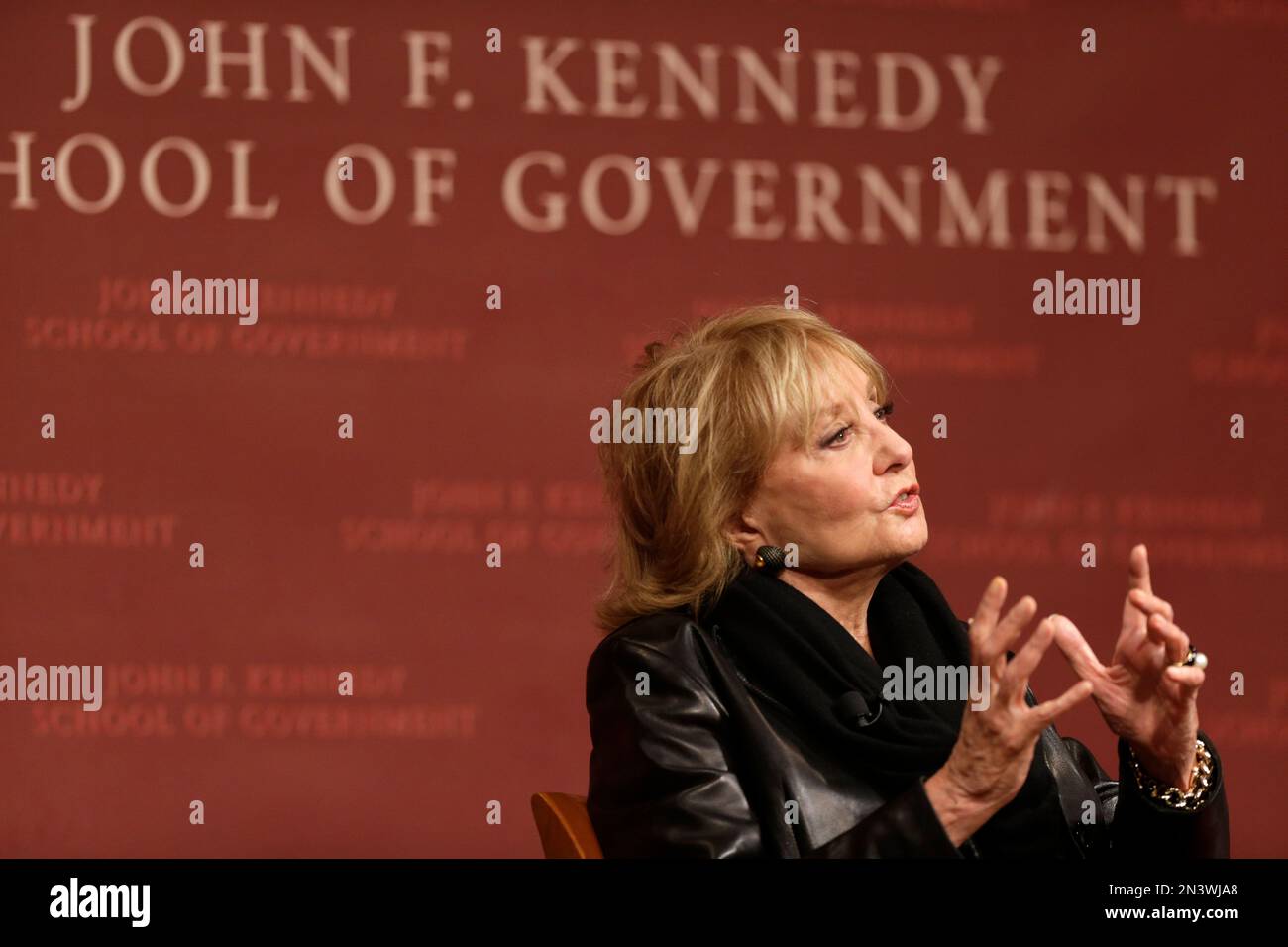 Broadcast journalist Barbara Walters addresses an audience at the John F. Kennedy School of Government on the campus of Harvard University, Tuesday, Oct. 7, 2014, in Cambridge, Mass. Walters, known over her long career for interviews with newsmakers including Cuban leader Fidel Castro and Britain's first female prime minister, Margaret Thatcher, was a news anchor and co-host for decades. (AP Photo/Steven Senne) Stockfoto