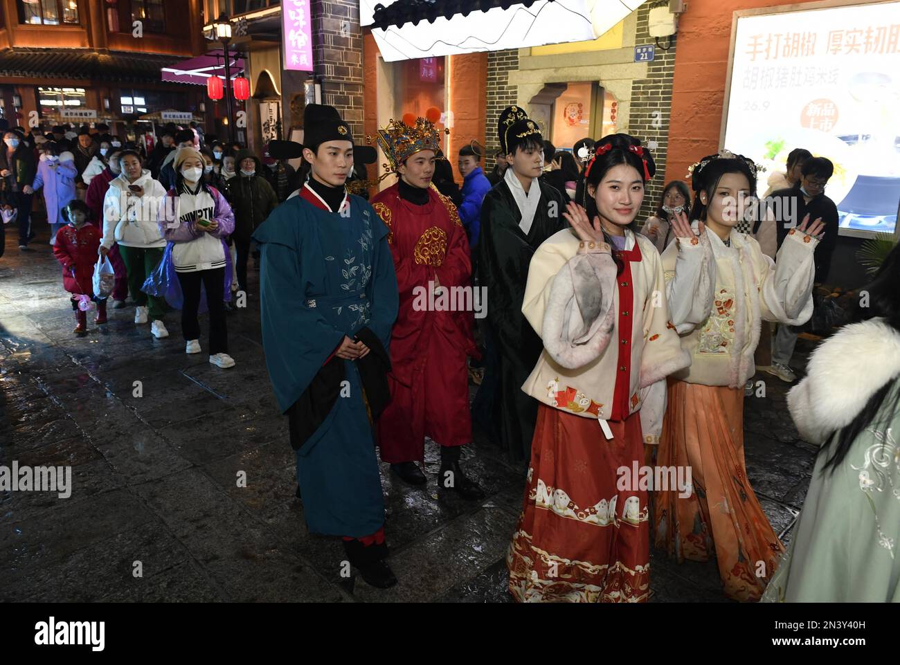 The Lantern Festival Vibes im Longevity Palace Historical and Culture Block in Nanchang City, East China's Jiangxi Province, 5. Februar 2023. (Foto: ChinaImages/Sipa USA) Stockfoto