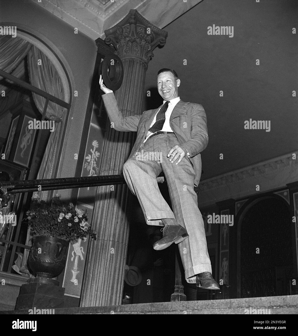 George Formby. Britischer Sänger, Schauspieler bekannt als Ukulele-Mann. 1904-1961. Er war der bestbezahlte britische Schauspieler 1940. Hier, als er Stockholm Schweden im Grand Hotel besuchte, wo er mit seiner Frau wohnte. 1946 Ref. T137-2 Stockfoto