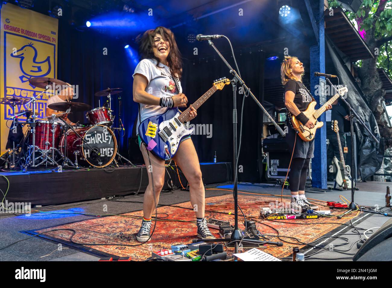 Die deutsche Rockband Shirley Holmes aus Berlin live beim Orange Blossom Special Festival, Beverungen, Deutschland | die deutsche Rockband Shirley Stockfoto