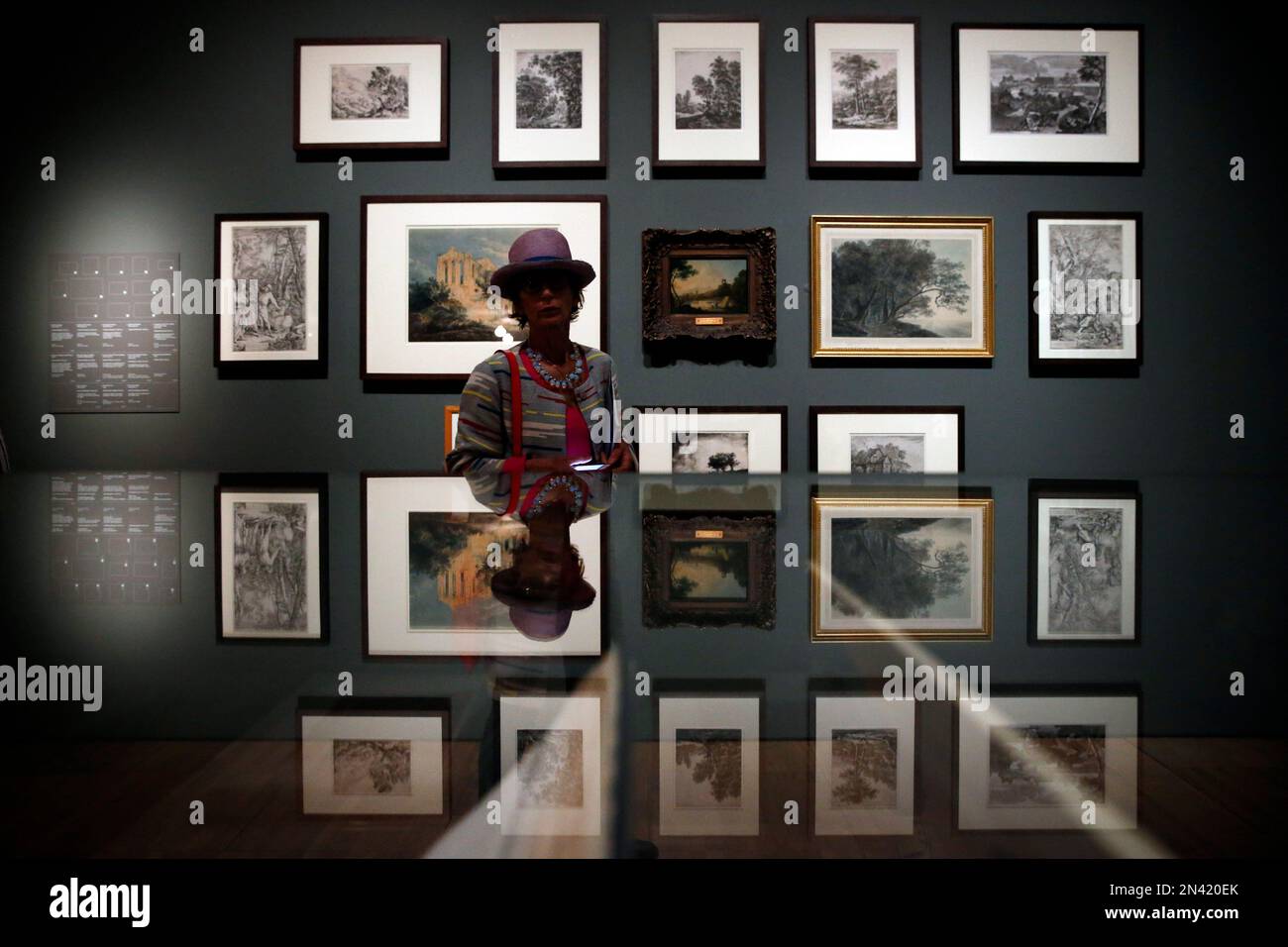A visitor makes their way around an exhibition entitled: 'Constable: The Making of a Master ' with works by British landscape painter John Constable, during a preview at the Victoria and Albert Museum, in London, Wednesday, Sept. 17, 2014. Best-known to many for ‘The Hay Wain’ - an artwork which adorns countless decorative plates and trays, the exhibition explores Constable’s influences and takes a look at the creative process behind some of his most famous works. The exhibition will run from Sept. 20, 2014 to Jan. 11. 2015.(AP Photo/Lefteris Pitarakis) Stockfoto
