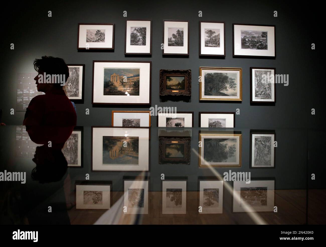 People wander around an exhibition entitled: 'Constable: The Making of a Master ' with works by British landscape painter John Constable, during a preview at the Victoria and Albert Museum, in London, Wednesday, Sept. 17, 2014. Best-known to many for ‘The Hay Wain’ - an artwork which adorns countless decorative plates and trays, the exhibition explores Constable’s influences and takes a look at the creative process behind some of his most famous works. The exhibition will run from Sept. 20, 2014 to Jan. 11. 2015.(AP Photo/Lefteris Pitarakis) Stockfoto