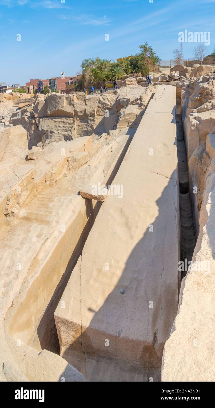 Unbearbeiteter Obelisk, Assuan, Ägypten; 7. Februar 2023 - bestellt von Königin Hatschepsut (1508–1458 v. Chr.). Wenn sie fertig wäre, wäre sie etwa 41,75 m groß gewesen Stockfoto