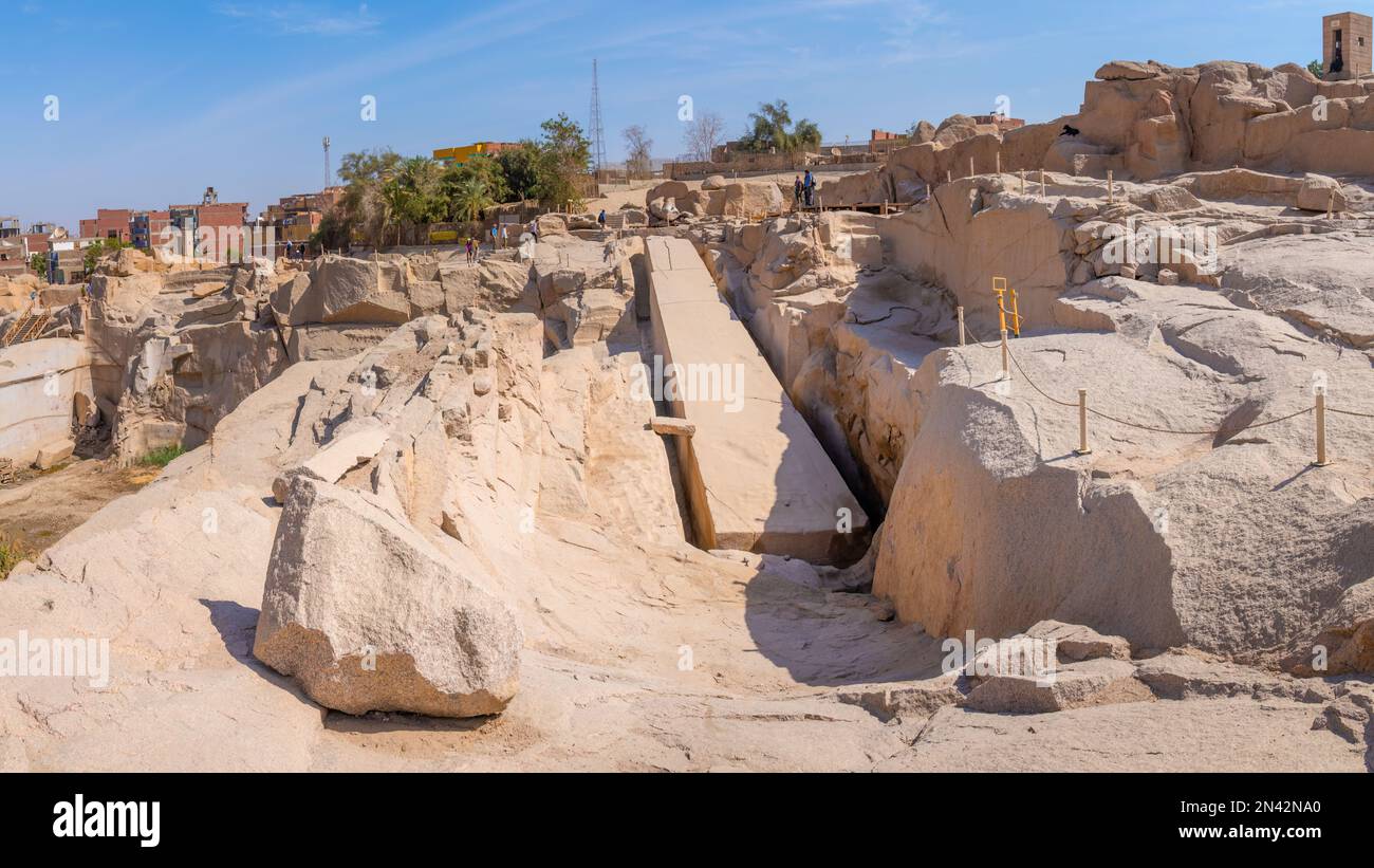 Unbearbeiteter Obelisk, Assuan, Ägypten; 7. Februar 2023 - bestellt von Königin Hatschepsut (1508–1458 v. Chr.). Wenn sie fertig wäre, wäre sie etwa 41,75 m groß gewesen Stockfoto